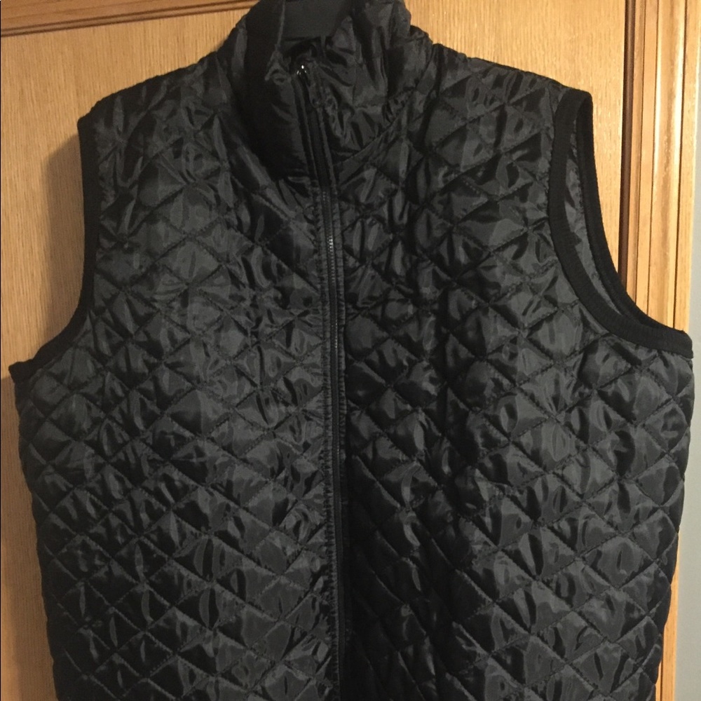 Selling a big mans vest, never been wore.
